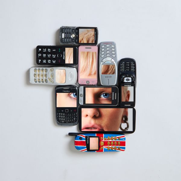Etta Bond - Let Me See Your Phone
